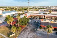 La Quinta Inn by Wyndham Corpus Christi North - parking