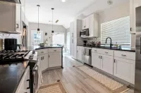 Bliss 1 Story Home  W Hot Tub in Houston Katy,Richmond Area