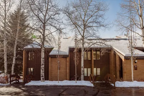 Cozy Condo with Bald Mountain Views & Top-Notch Location—Stay & Play Hotels in Ketchum