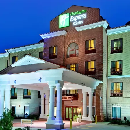 Holiday Inn Express & Suites CLINTON by IHG