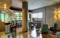 Hotel Tres Reyes - С баром