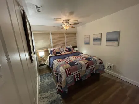 Fresh decor short walk to dock/ swim/ boat side tie