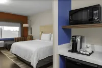 Holiday Inn Express & Suites Wilmington West - Medical Park