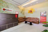 RedDoorz Syariah Near Jam Gadang Bukittinggi 2 Hotels in Bukittinggi