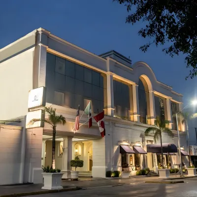 Plaza de Oro Hotels near Centro Convex