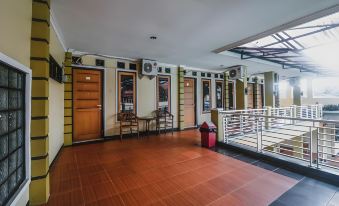 RedDoorz Plus at Neo Asri Hotel Megamendung Puncak Bogor