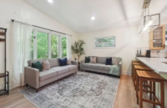 Oasis in ATL- 3BR/2BA Lux Serene Bungalow w/ Gorgeous Private Backyard and Pool