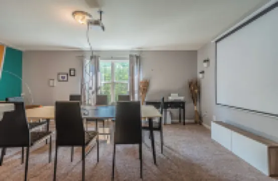 DFW Perfect Home with Garage Parking, Gated Yard,Business Amenities,Arcade game!