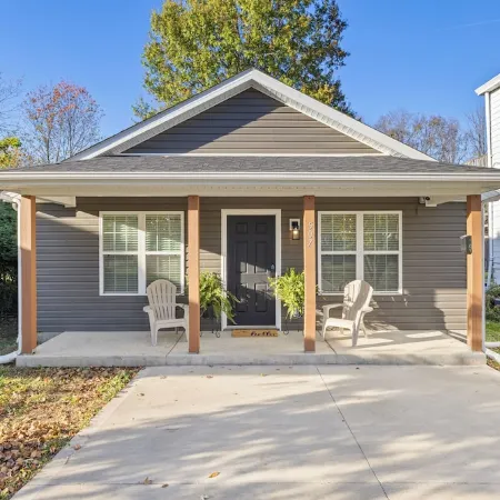 The Luxe/Hot Tub/Playground/12 Min to Horse Park