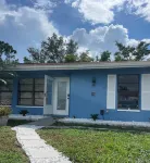 Cozy Home-Centrally located-pet friendly 10min from airport & 2min from FGCU