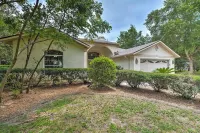 Luxe Home in Lecanto Florida with Pool and Jacuzzi Tub Hotels near Funny Farm Alpacas