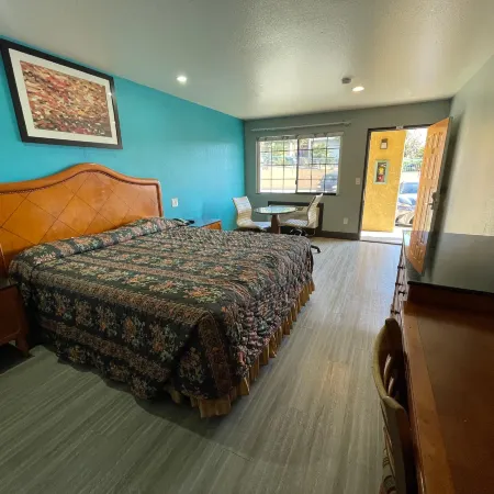 Travelers Inn