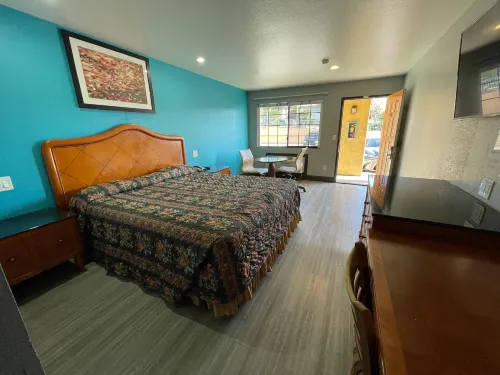 Travelers Inn