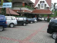 Pondok Serrata Convention, Boutique & Tourist Hotel - Parkplatz