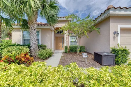 350- Modern and Spacious 5 Bedroom Villa with Pool & Games Room in Davenport