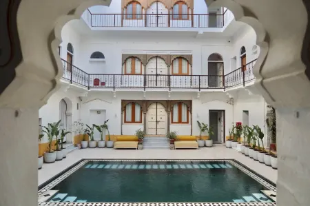 Dev Niwas - Heritage Hotel Отели рядом с достопримечательностью «Taragarh Fort»