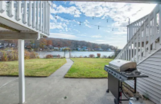 Lake Front Home w/Dock, Kayak, Canoe Right On Lake Hopatcong w/AC Wifi Huge Deck