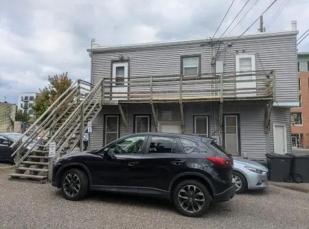 Great Uptown Apartment! Great Location! Отели рядом с достопримечательностью «Park Nicollet Eye Care and Optical Store St. Louis Park»