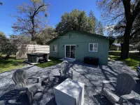 Sugar Pine Cottage 1BD1BTH Yosemite & Bass Getaway