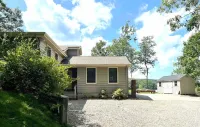Private Island Lake House Near Casinos Hotels in der Nähe von Foxwoods Resort and Casino (Connecticut)