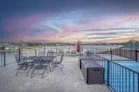 Waterfront Getaway • Hot Tub, Dock & Views