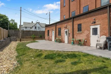 Beautiful 2Bed - 10 min. to downtown/Cavs/Browns