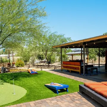 ~The Hummingbird House~  Sauna, Two King Beds, Mountain Views!