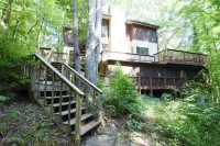 Falling Waters - 150' Waterfall right behind the house!