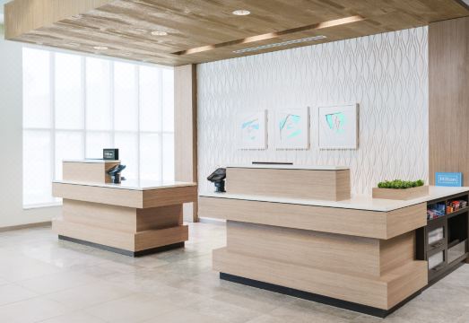 1. 힐튼 가든 인 ..