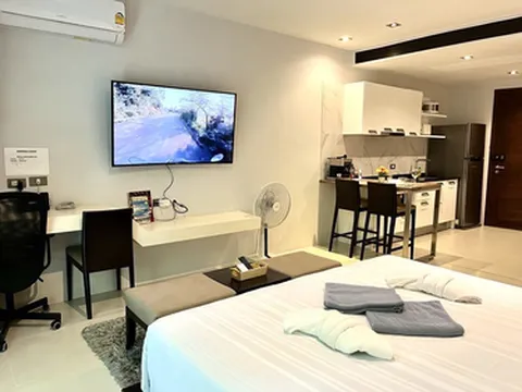 รูปภาพของ211 - Emerald Patong Hill Cozy Studio with Nice Pool and Garden