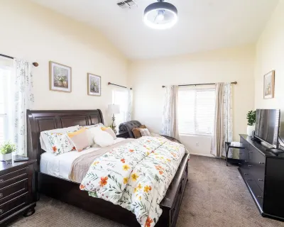 Charm & Comfort! Cozy, Warm, Peaceful, Feel at Home the Moment You Walk in. Hotels in Maryvale