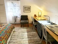 Fun Filmmaker's Bungalow wPool & Pro Screening Room Hotels in Williamstown