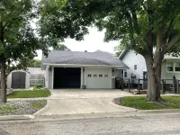 Charming 2-bedroom house in lovely Algona with WiFi, AC Hotels in Algona