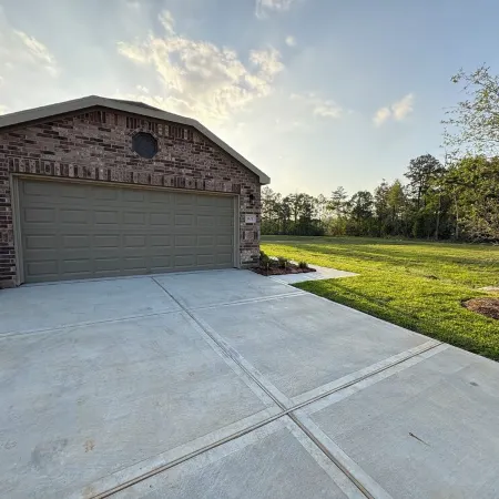 Charming Brand New 3BD house with stunning wooded views,Fiber optics,fenced yard