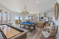 8Br Oceanfront in Obx with Heated Pool & Hot Tub!