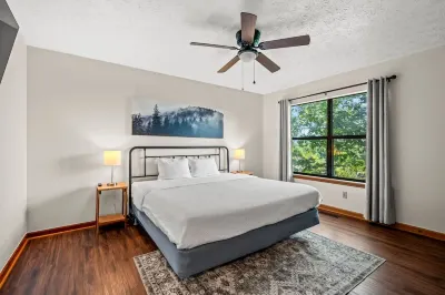 Sleeps 6 Indoor Pool 10 Mins to Dollywood Hotels near Whistle Punk Chaser