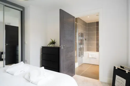 Serenity by the Water 3 bedroom London Отели в г. Айлворт