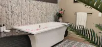 The Hyde All Suite Hotel - Romantic