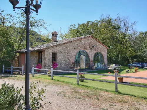 Cottage in Todi with Pool and Terrace