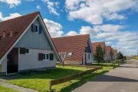 Modern Holiday Home at a Typical Dutch Canal, Close to the Lauwersmeer Hotels in Anjum