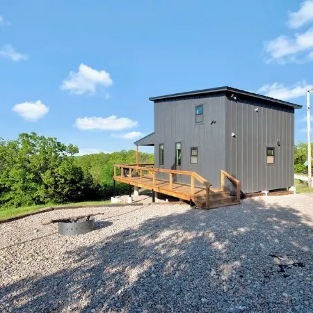 Brand New! Lofted Lookout - gorgeous views near Turner Falls