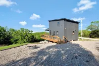 Brand New! Lofted Lookout - gorgeous views near Turner Falls