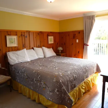 Cavendish Breeze Inn