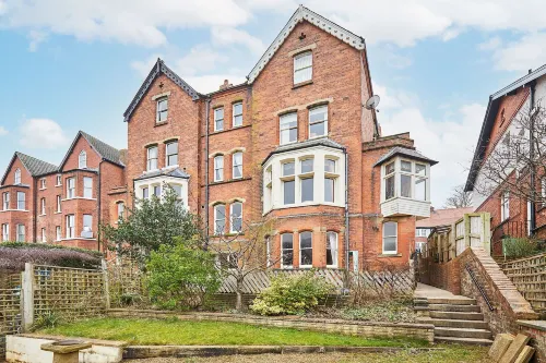 호스트 스테이 더 가든 플랫