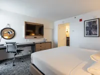DoubleTree by Hilton New York JFK Airport Hotel dekat John F. Kennedy International Airport