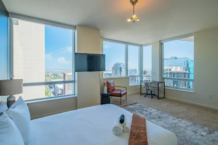 Klvg - 44 Monroe Отели рядом с достопримечательностью «Центральная библиотека Бертон Барр»