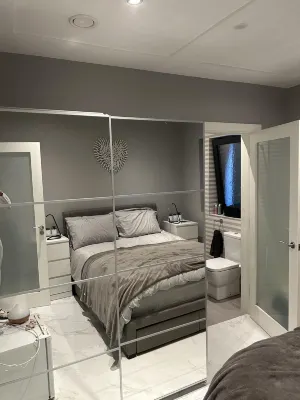 Croke Park 3-Beds 1 Pullout Bed Sleeps 8 - Bungalows