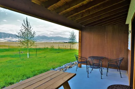 McAllister Inn & Lodging Отели в г. Эннис