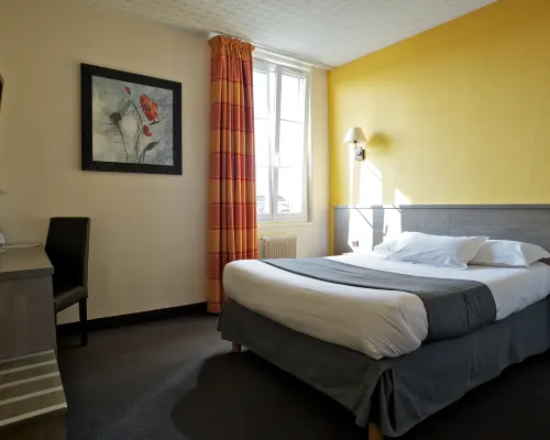 Brit Hotel le Surcouf Hotels near Sillon Beach