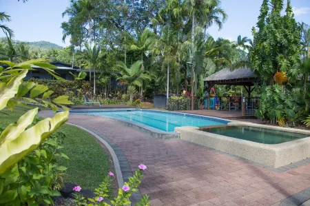 Tasman Holiday Parks - Cairns Cool Waters Отели в г. Редлинч
